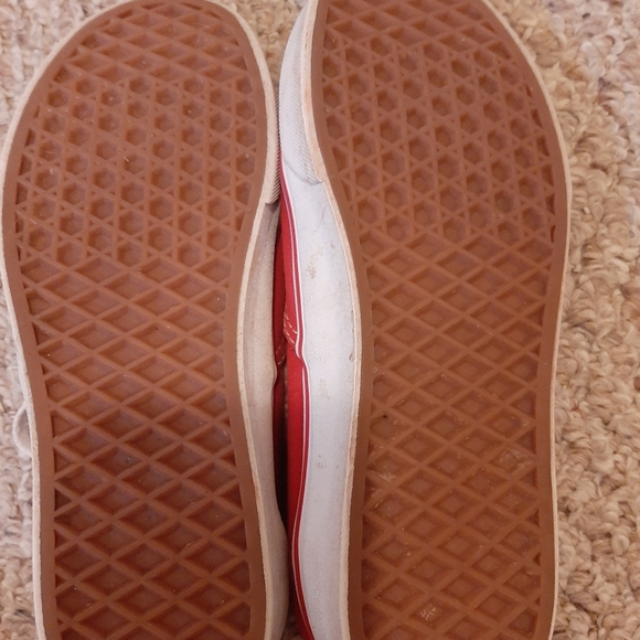 Red vans - Picture 2 of 3